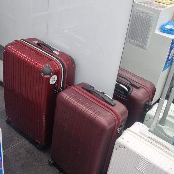 매장에 맡겨진 짐
