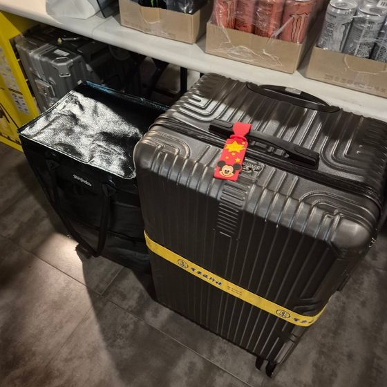 매장에 맡겨진 짐