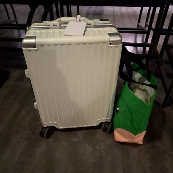 매장에 맡겨진 짐